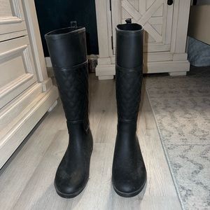 Black quilted rain boots